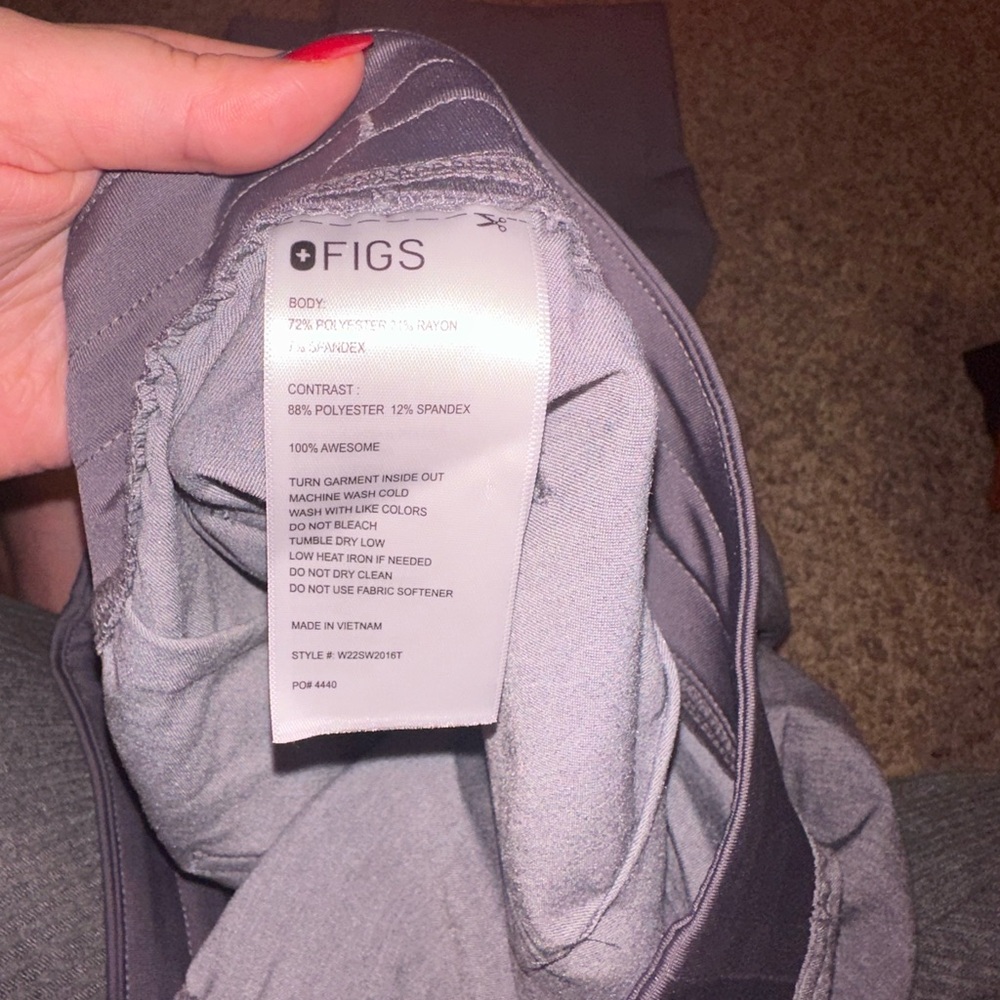 Figs scrubs - Picture 2 of 3